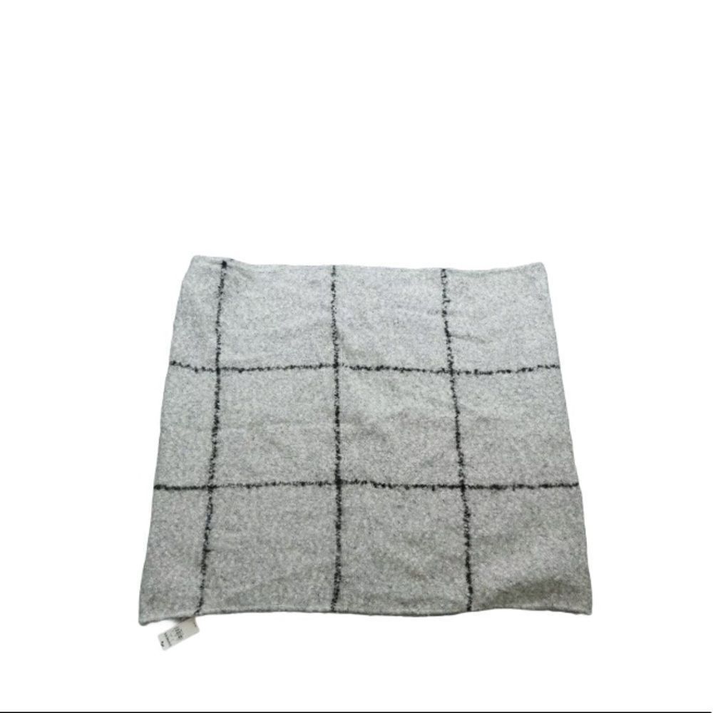 Express | Gray plaid infinity scarf - Picture 3 of 8